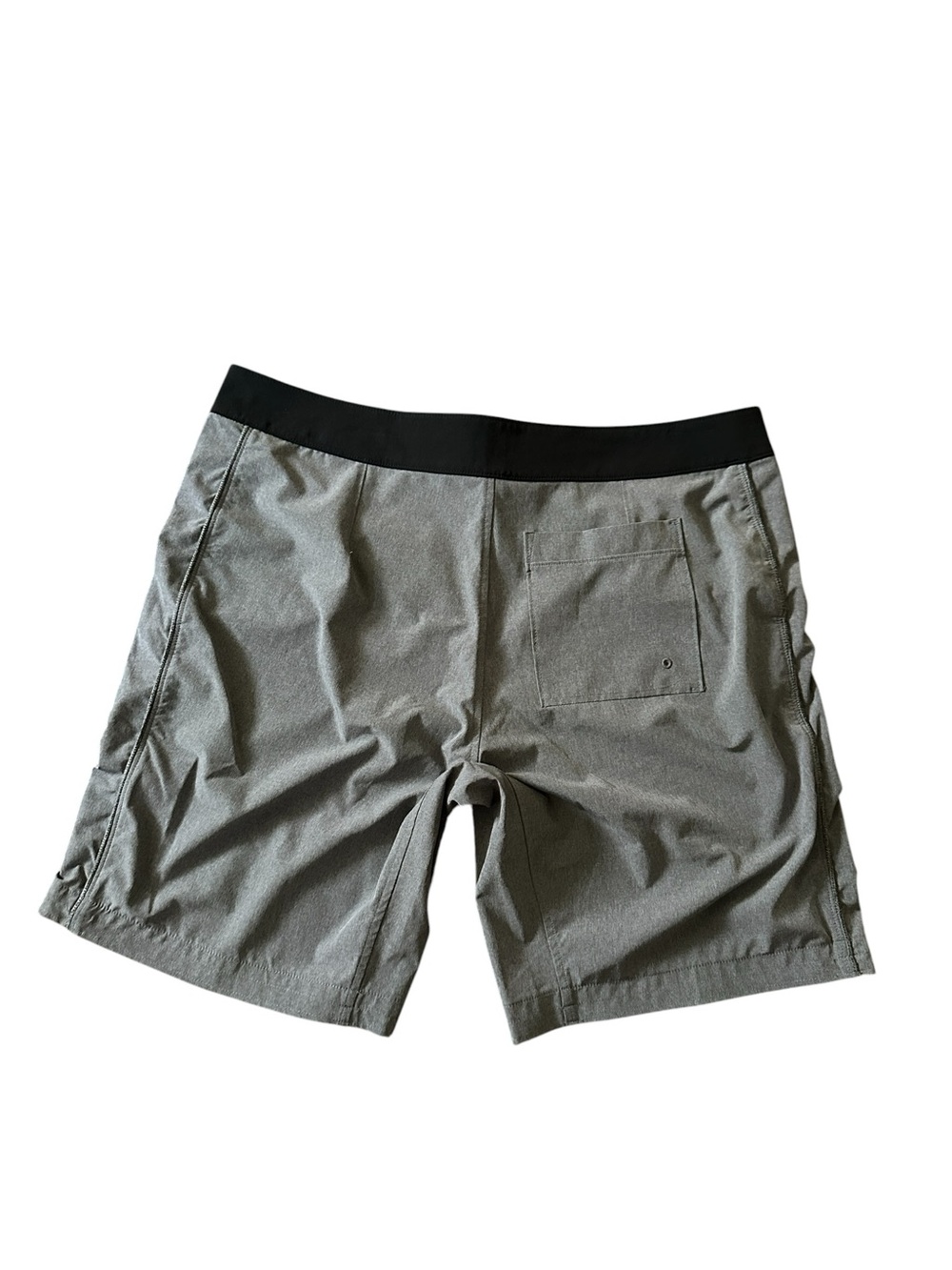 Manduka Shorts Yoga Stretch Athletic Gray Black Poly Spandex Mens Large Gym
